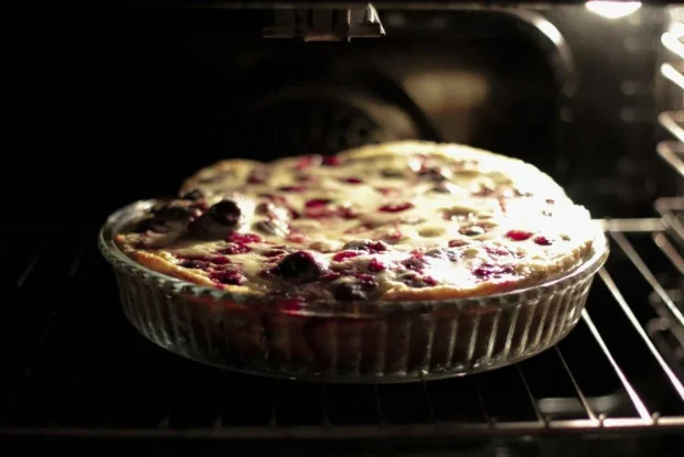 Découvrez le clafoutis → Clafoutis Moelleux aux Fruits de Saison en 5 étapes