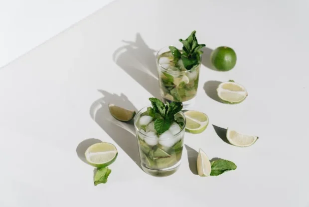 – recette mojito → Découvrez une recette mojito fraîche et facile à préparer pour un cocktail maison réussi : Guide pratique pas à pas